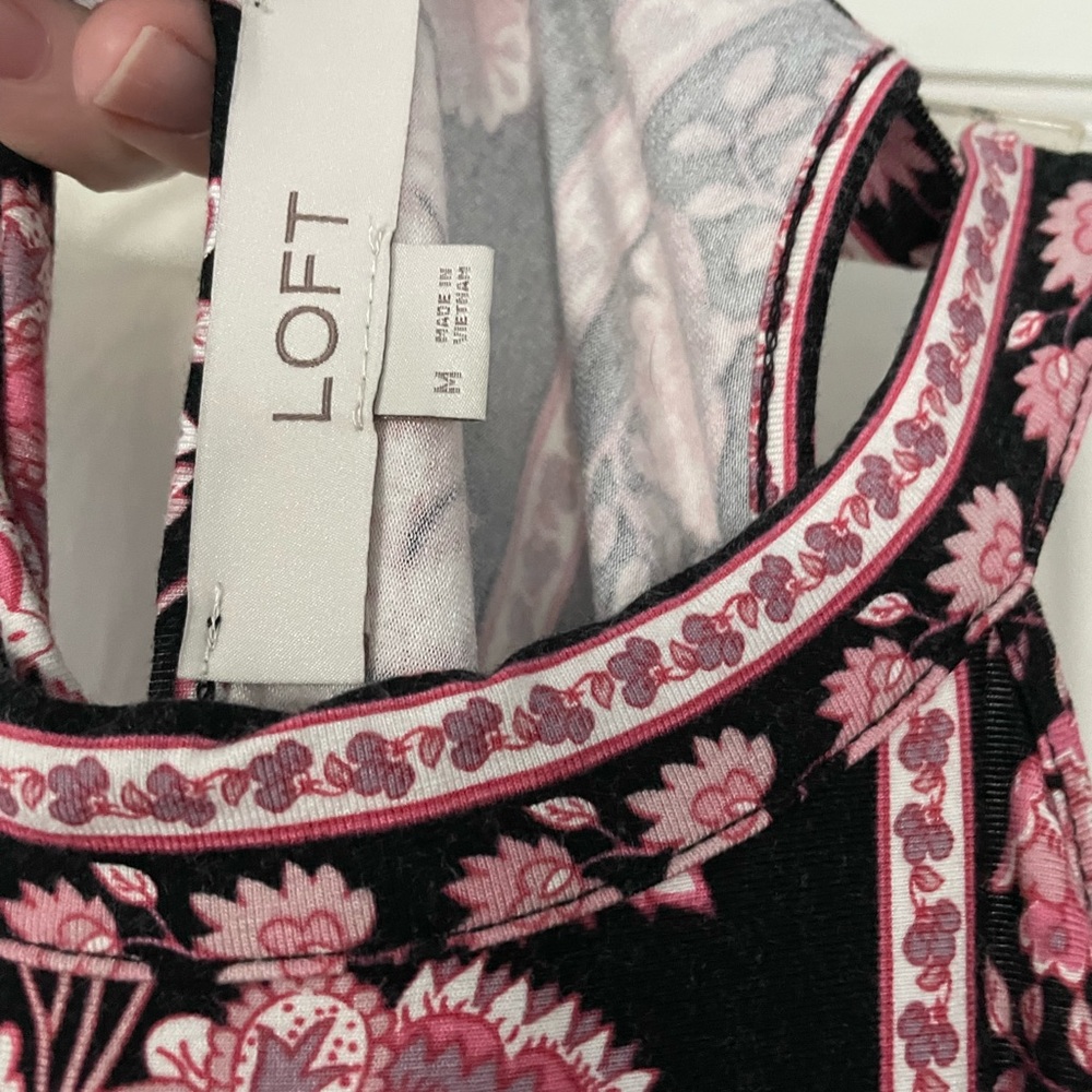 Stylish halter top dress from White House Black Market. - Picture 2 of 5